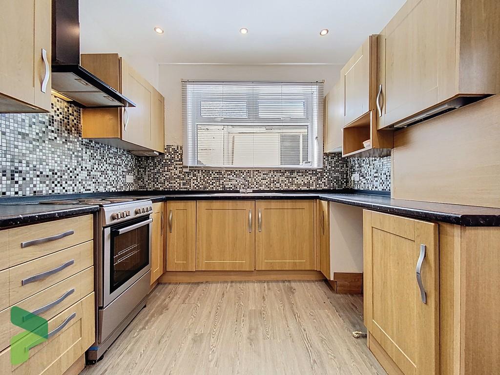 Fully Fitted Kitchen