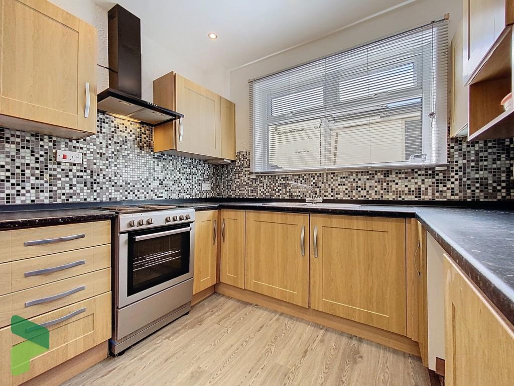 Fully Fitted Kitchen