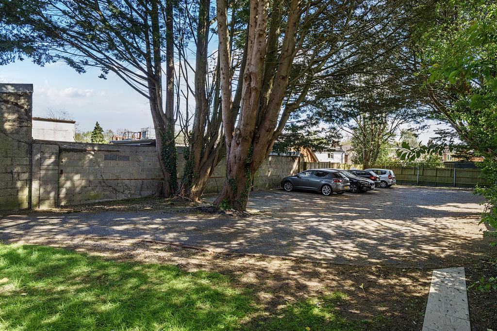 Parking &amp; Communal garden