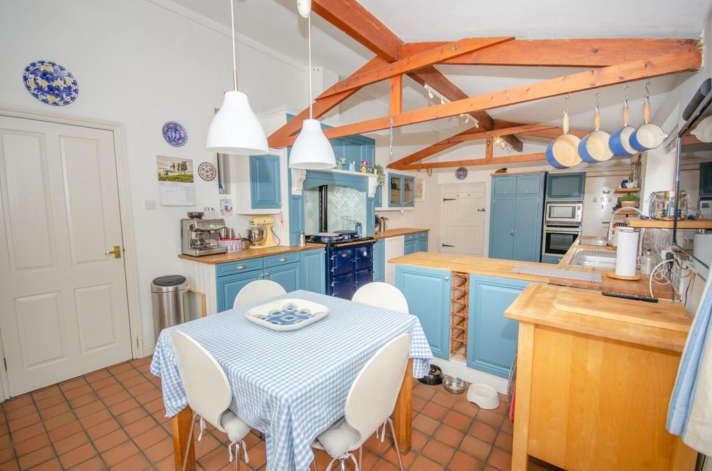 Kitchen-breakfast room pic 2.jpg