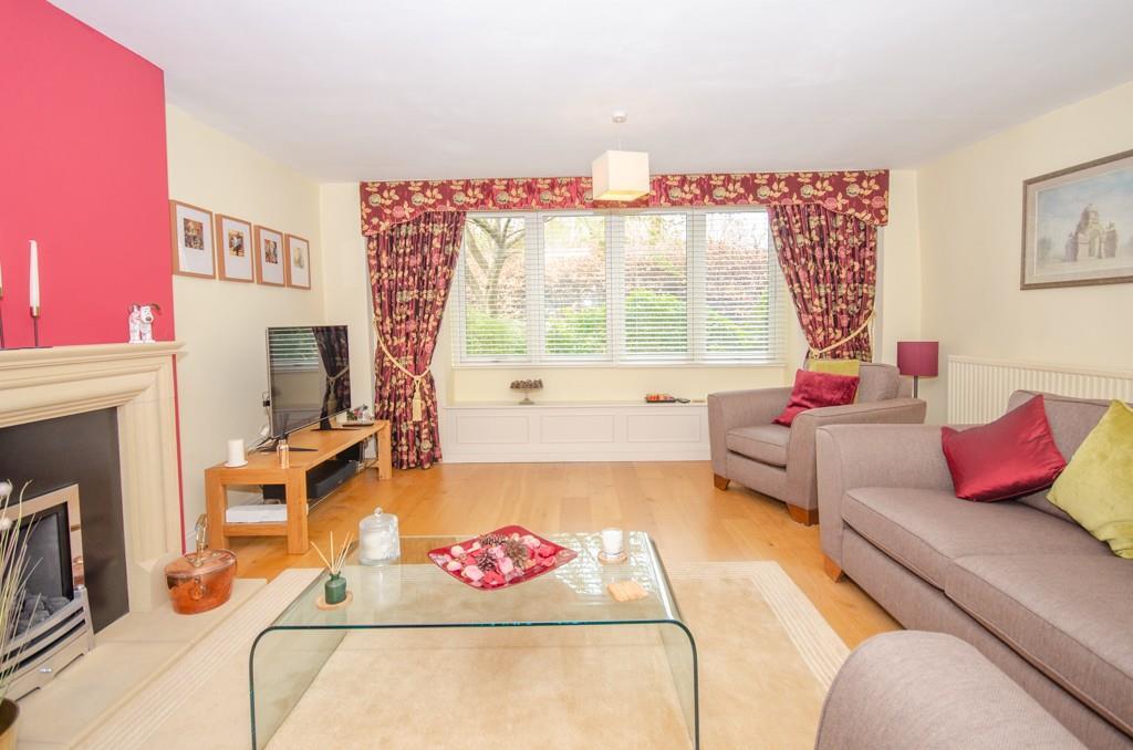 Sitting room pic 2.jpg