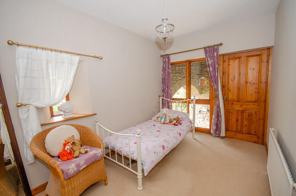 Bedroom 5-dressing room.jpg