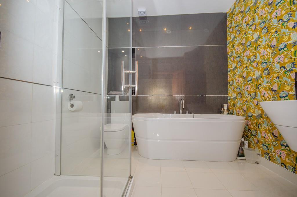 Bathroom 2.jpg