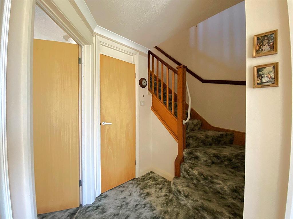 77 Rotherfield Ave - Hall.jpg