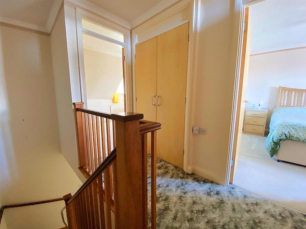 77 Rother field Ave - Landing.jpg