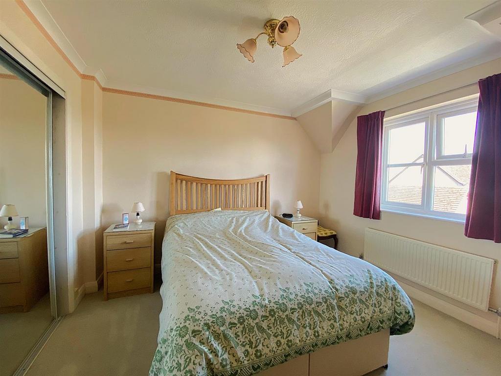 77 Rotherfield Ave - Bed1.jpg
