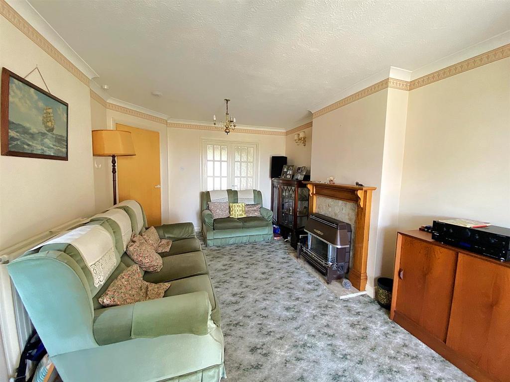 77 Rotherfield Ave - Lounge2.jpg