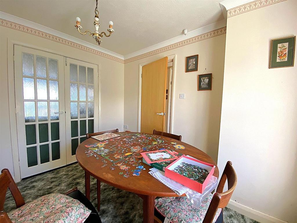 77 Rotherfield Ave - Diner2.jpg