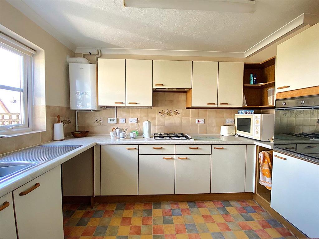 77 Rotherfield Ave - Kitchen1.jpg