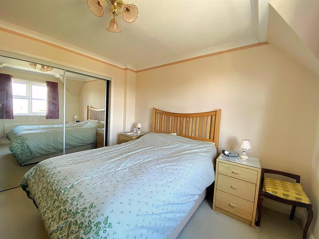 77 Rotherfield Ave - bed2.jpg