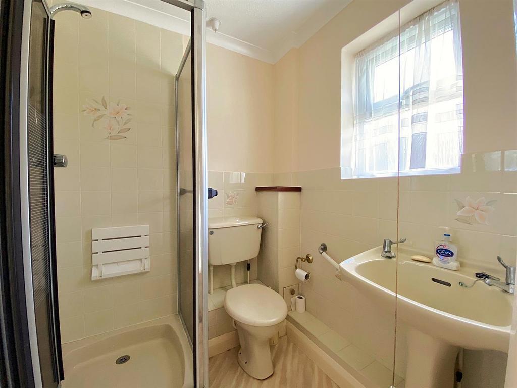 77 Rotherfield Ave - Shower.jpg