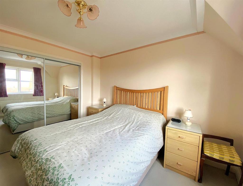 77 Rotherfield Ave - Bed2.jpg