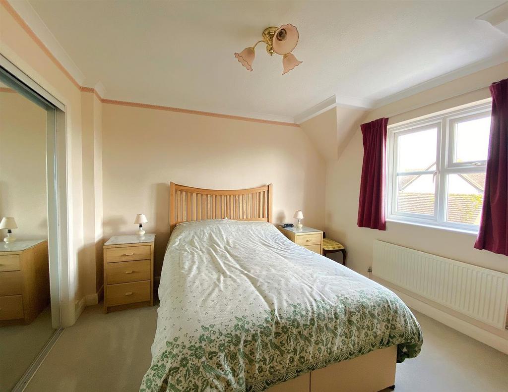 77 Rotherfield Ave - Bed1.jpg