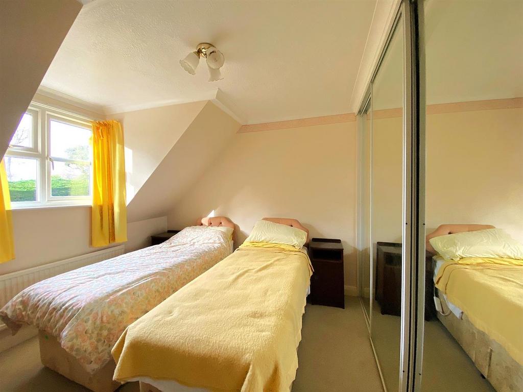 77 Rotherfield Ave - Bed3.jpg