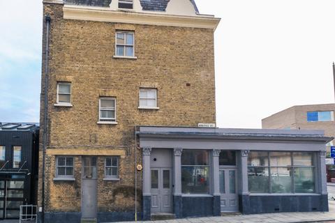Studio to rent, Kingsland Road, London, Haggerston