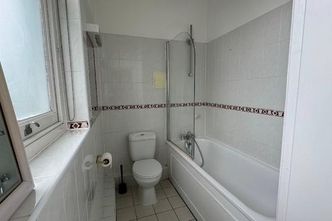 Studio to rent, Kingsland Road, London, Haggerston