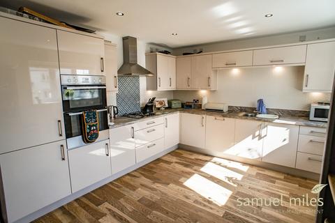 17 Evening Star, Royal Wootton Bassett, Swindon, SN4 8FR