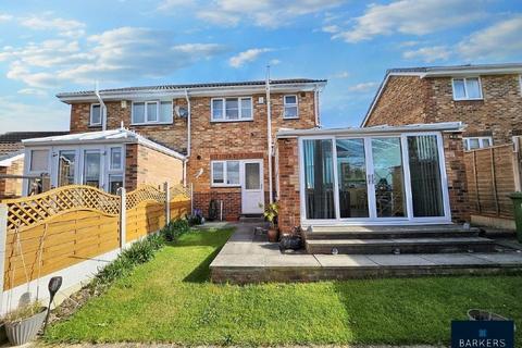 3 Greenfields, Heckmondwike, WF16 9HG