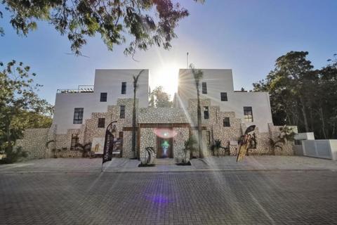 3 bedroom townhouse, Aldea Zama 77780