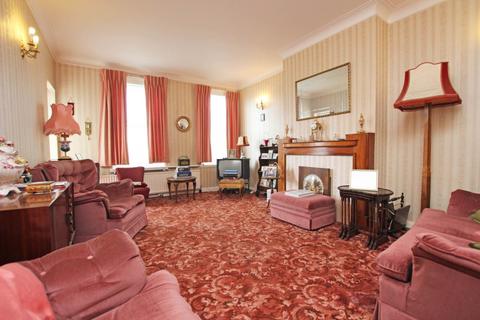 4 bedroom flat for sale, Staveley Road, Eastbourne, BN20 7JZ