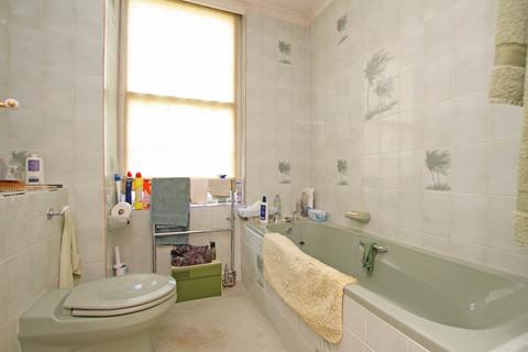 4 bedroom flat for sale, Staveley Road, Eastbourne, BN20 7JZ