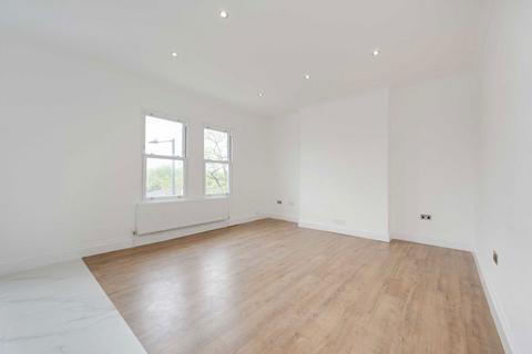 3 bedroom flat to rent, Harvist Road, London NW6