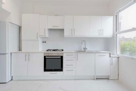 3 bedroom flat to rent, Harvist Road, London NW6