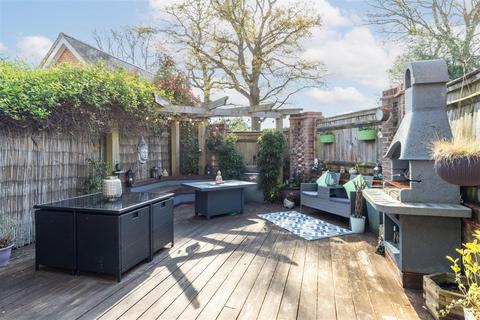4 bedroom semi-detached house for sale, St. Pauls On The Green, Haywards Heath