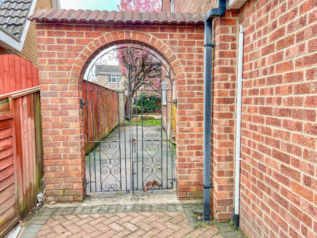 Side Gate