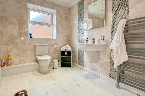 undefined, St Nicholas Drive, Grimsby, DN37