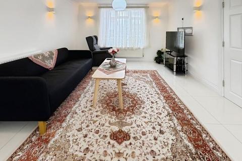 3 bedroom terraced house for sale, Dryfield Road, Edgware