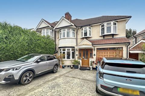 Lovatt Close, Edgware, HA8
