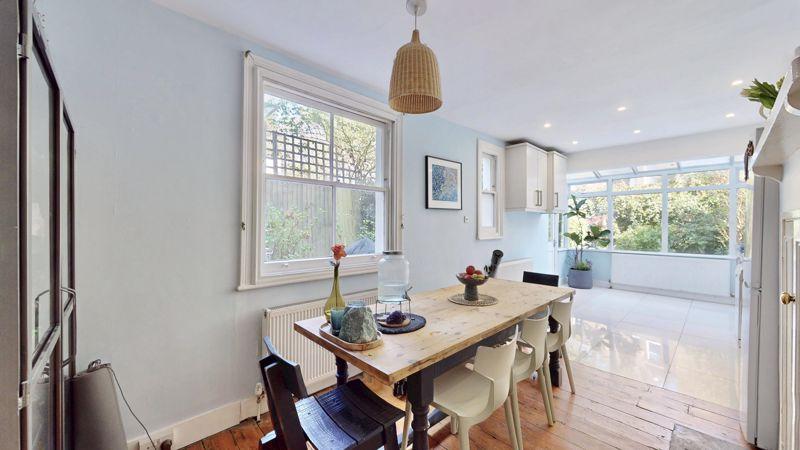 Dining to kitchen