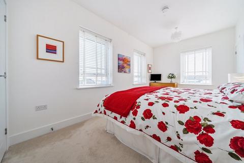 2 bedroom penthouse for sale, Hawkinge