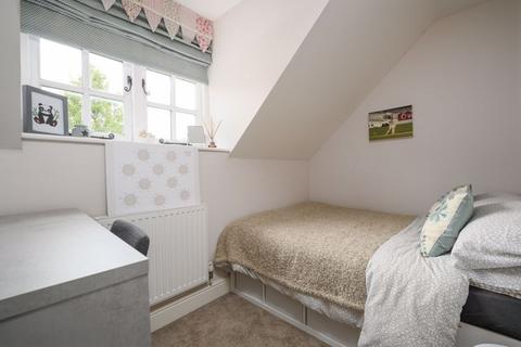 undefined, Manor Road, Walton-On-Thames