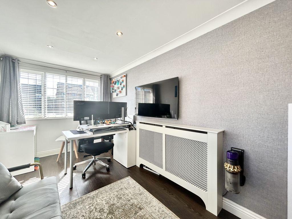 Bedroom / Office