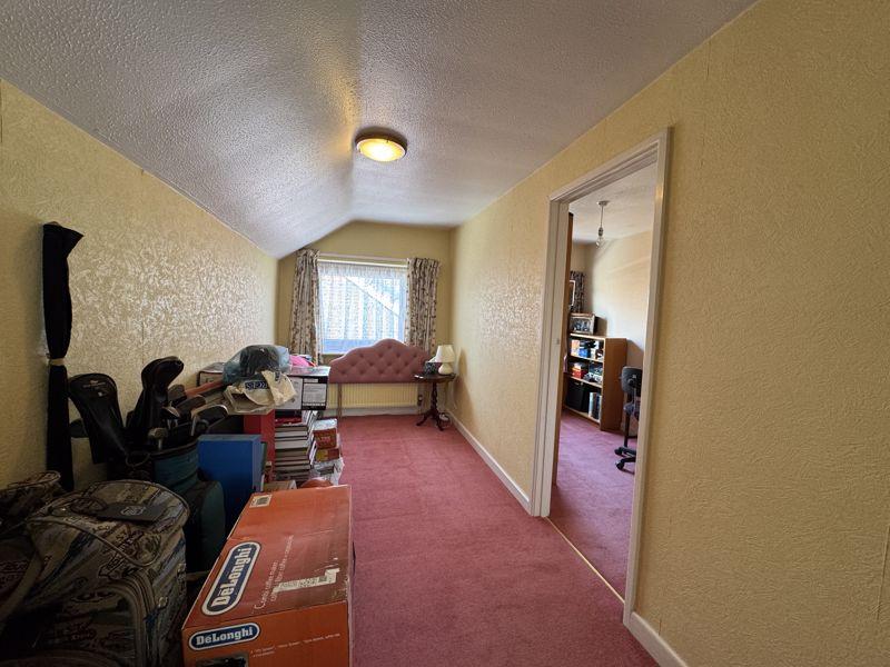 Bedroom 3 leading