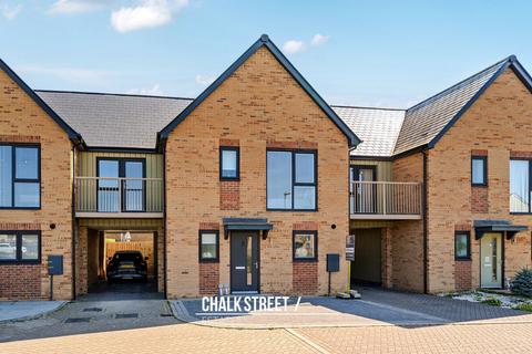 64 Sunliner Way, South Ockendon, RM15 5FS