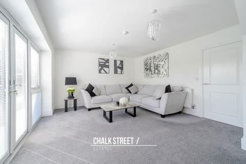 64 Sunliner Way, South Ockendon, RM15 5FS