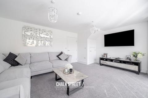 64 Sunliner Way, South Ockendon, RM15 5FS
