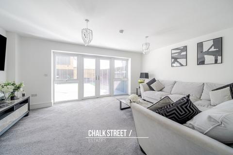64 Sunliner Way, South Ockendon, RM15 5FS