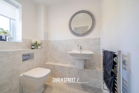 64 Sunliner Way, South Ockendon, RM15 5FS