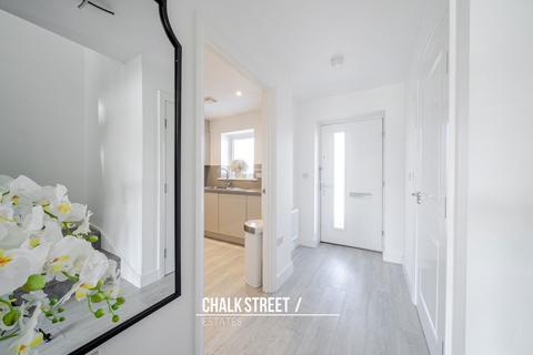 64 Sunliner Way, South Ockendon, RM15 5FS