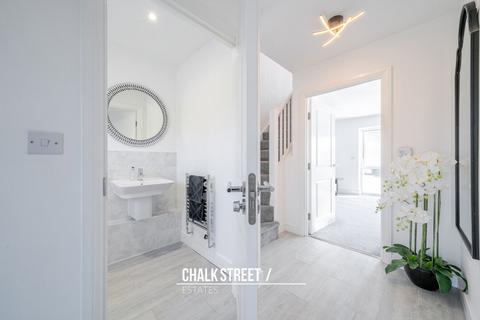 64 Sunliner Way, South Ockendon, RM15 5FS