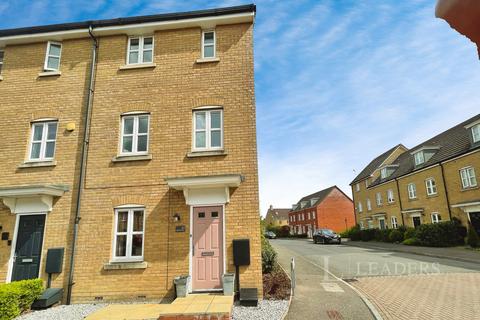 4 bedroom end of terrace house to rent, Banks Crescent