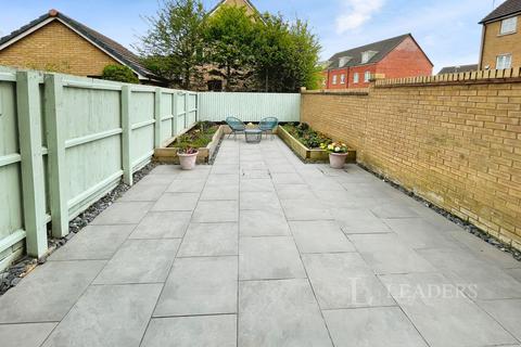4 bedroom end of terrace house to rent, Banks Crescent