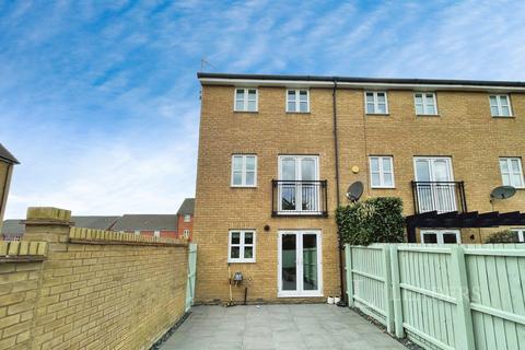 4 bedroom end of terrace house to rent, Banks Crescent