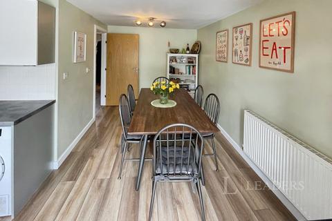 4 bedroom end of terrace house to rent, Banks Crescent