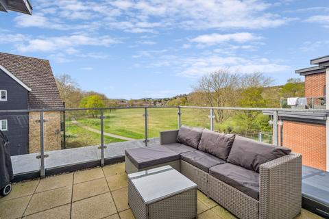 10, Turners Court Bartlett Crescent, High Wycombe, HP12 3BZ