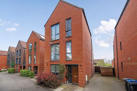 16 Keats Way, Coulsdon, CR5 3FL